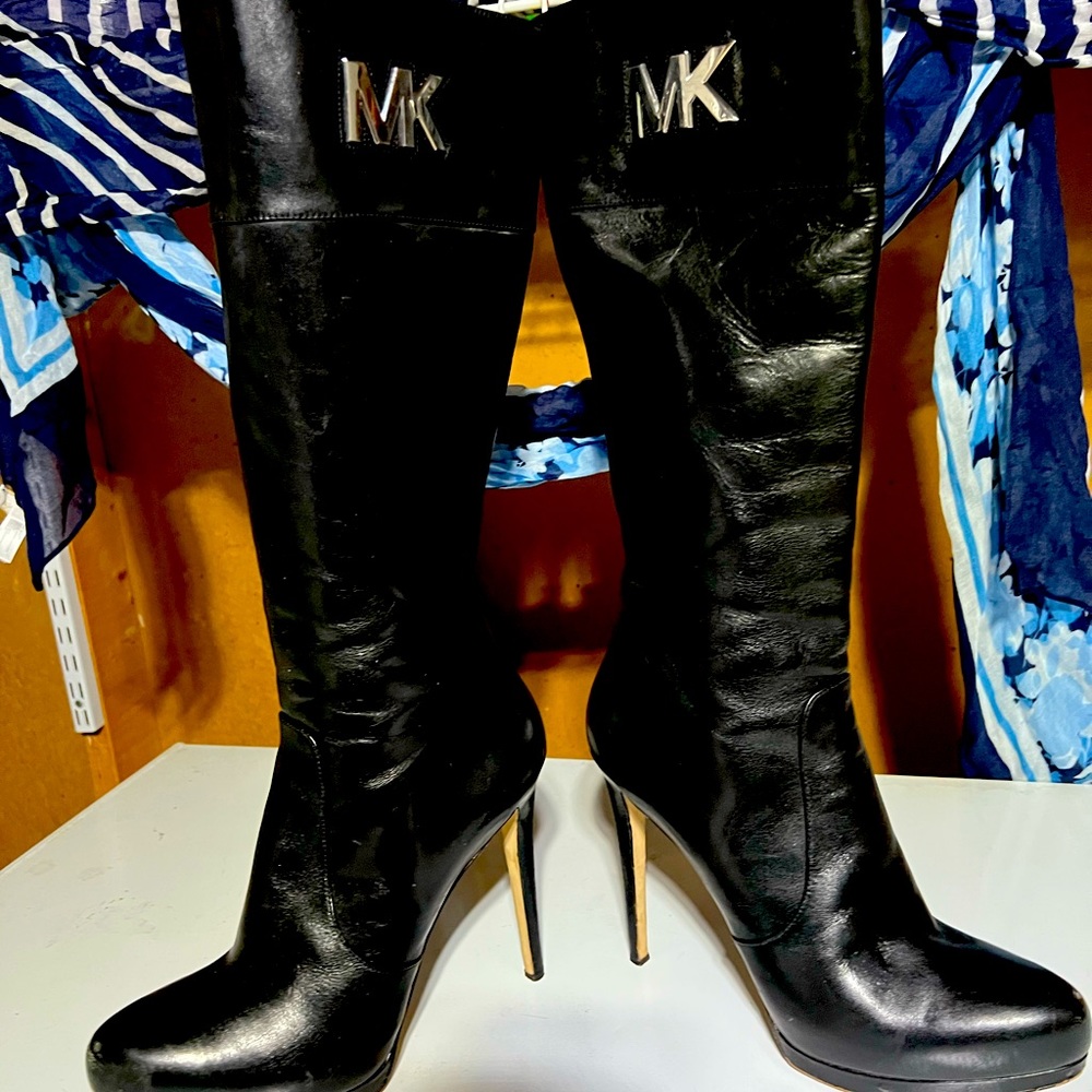 Lightly worn size 10 black leather Sexy Diva Michael Kors boot with silver MK.